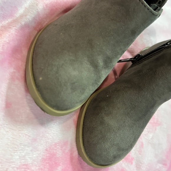Size 7 toddler girl booties - Picture 3 of 3